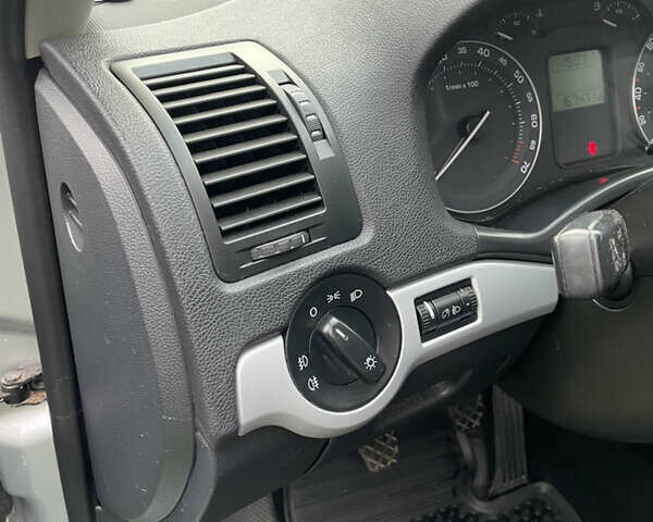 Серый Шкода Октавия, объемом двигателя 1.8 л и пробегом 169 тыс. км за 5900 $, фото 16 на Automoto.ua