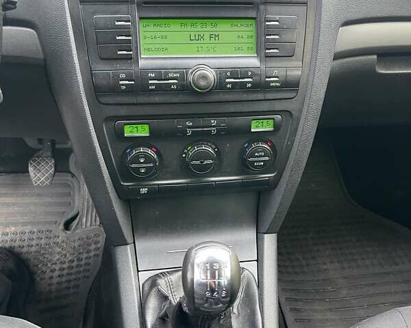 Серый Шкода Октавия, объемом двигателя 1.98 л и пробегом 329 тыс. км за 4999 $, фото 7 на Automoto.ua