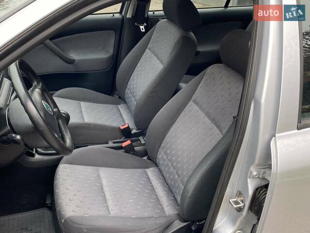 Серый Шкода Октавия, объемом двигателя 1.6 л и пробегом 275 тыс. км за 5500 $, фото 19 на Automoto.ua