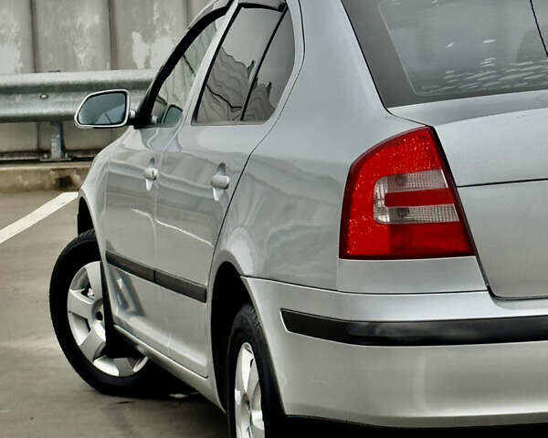 Сірий Шкода Октавія, об'ємом двигуна 2 л та пробігом 246 тис. км за 5999 $, фото 12 на Automoto.ua