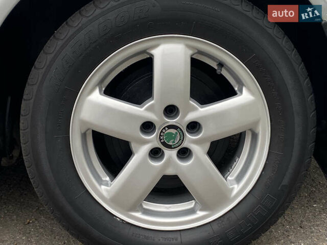 Серый Шкода Октавия, объемом двигателя 1.6 л и пробегом 275 тыс. км за 5500 $, фото 16 на Automoto.ua