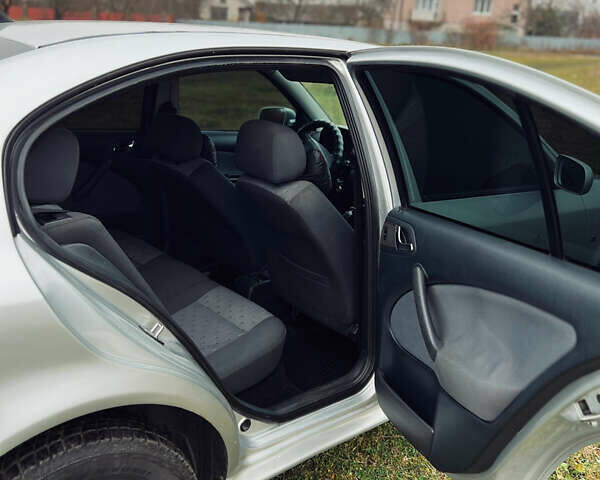 Серый Шкода Октавия, объемом двигателя 1.6 л и пробегом 150 тыс. км за 5100 $, фото 3 на Automoto.ua