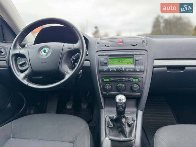 Серый Шкода Октавия, объемом двигателя 1.6 л и пробегом 190 тыс. км за 6390 $, фото 46 на Automoto.ua