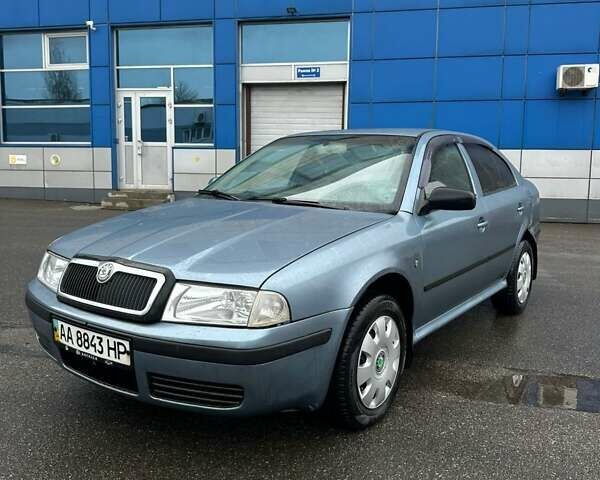 Серый Шкода Октавия, объемом двигателя 1.6 л и пробегом 190 тыс. км за 3900 $, фото 1 на Automoto.ua