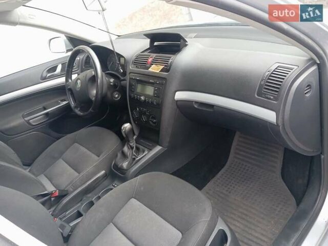 Серый Шкода Октавия, объемом двигателя 1.6 л и пробегом 270 тыс. км за 4500 $, фото 3 на Automoto.ua