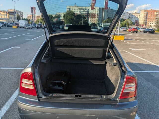 Сірий Шкода Октавія, об'ємом двигуна 1.6 л та пробігом 230 тис. км за 5300 $, фото 7 на Automoto.ua