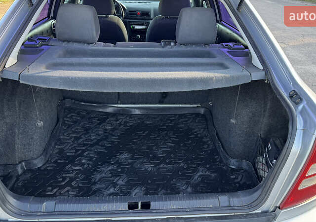 Сірий Шкода Октавія, об'ємом двигуна 1.6 л та пробігом 360 тис. км за 4499 $, фото 22 на Automoto.ua