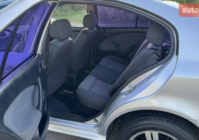 Сірий Шкода Октавія, об'ємом двигуна 1.6 л та пробігом 360 тис. км за 4499 $, фото 23 на Automoto.ua