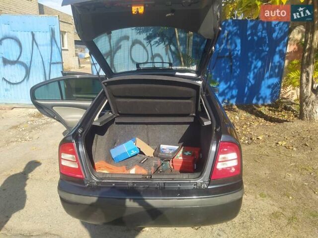 Серый Шкода Октавия, объемом двигателя 1.6 л и пробегом 235 тыс. км за 4200 $, фото 1 на Automoto.ua