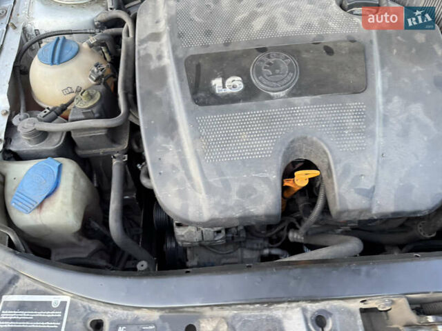 Сірий Шкода Октавія, об'ємом двигуна 1.6 л та пробігом 360 тис. км за 4499 $, фото 31 на Automoto.ua