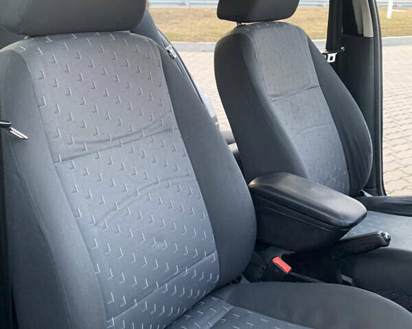 Сірий Шкода Октавія, об'ємом двигуна 1.6 л та пробігом 275 тис. км за 5750 $, фото 14 на Automoto.ua