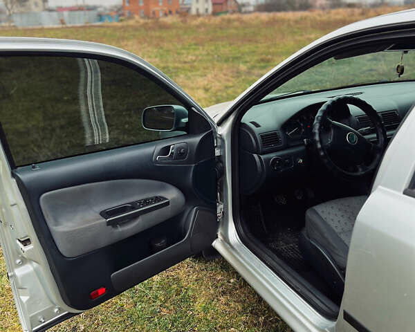 Серый Шкода Октавия, объемом двигателя 1.6 л и пробегом 150 тыс. км за 5100 $, фото 4 на Automoto.ua