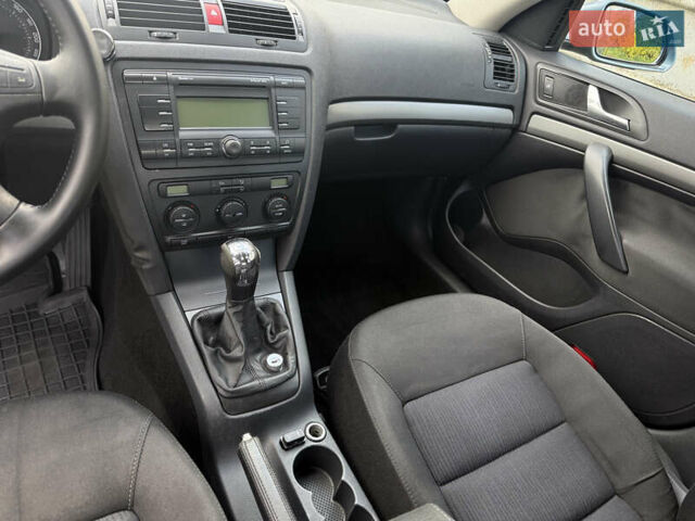 Серый Шкода Октавия, объемом двигателя 2 л и пробегом 280 тыс. км за 6900 $, фото 5 на Automoto.ua