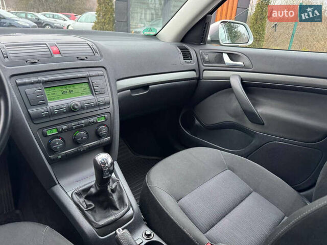 Серый Шкода Октавия, объемом двигателя 1.6 л и пробегом 190 тыс. км за 6390 $, фото 55 на Automoto.ua