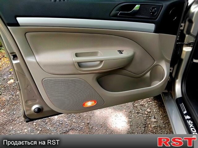 Серый Шкода Октавия, объемом двигателя 1.6 л и пробегом 300 тыс. км за 6199 $, фото 7 на Automoto.ua