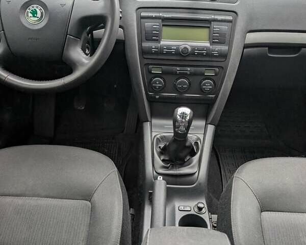 Серый Шкода Октавия, объемом двигателя 1.6 л и пробегом 256 тыс. км за 7300 $, фото 2 на Automoto.ua