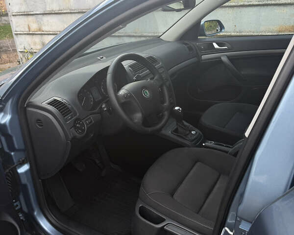 Серый Шкода Октавия, объемом двигателя 2 л и пробегом 280 тыс. км за 6900 $, фото 10 на Automoto.ua