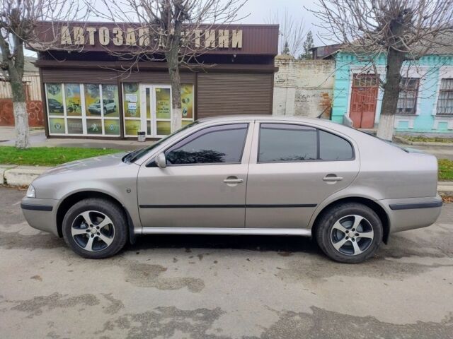 Серый Шкода Октавия, объемом двигателя 1.6 л и пробегом 285 тыс. км за 5600 $, фото 1 на Automoto.ua
