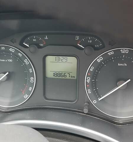 Серый Шкода Октавия, объемом двигателя 1.6 л и пробегом 189 тыс. км за 6800 $, фото 1 на Automoto.ua