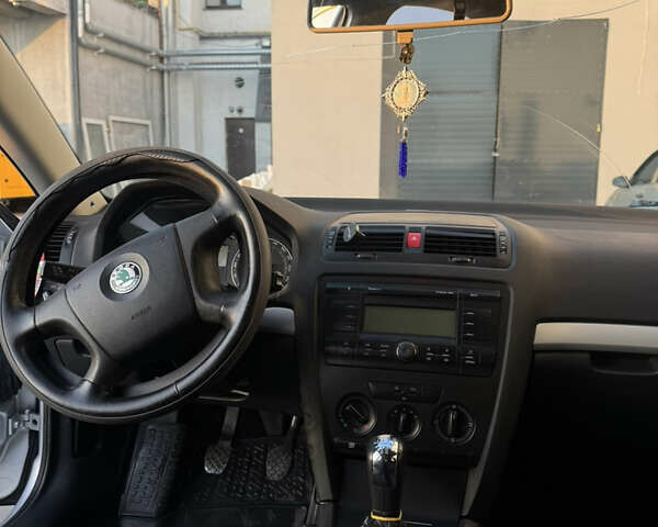 Серый Шкода Октавия, объемом двигателя 1.6 л и пробегом 251 тыс. км за 5500 $, фото 7 на Automoto.ua