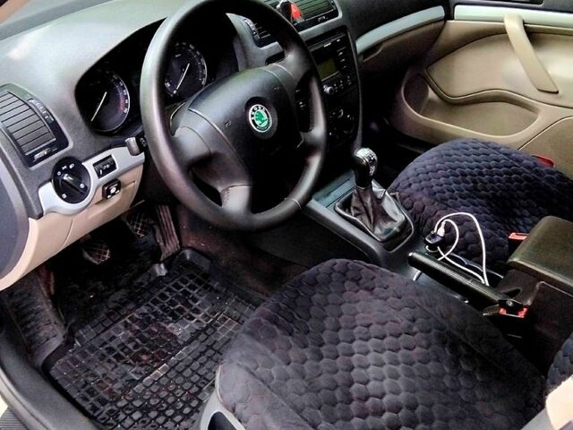 Серый Шкода Октавия, объемом двигателя 1.6 л и пробегом 300 тыс. км за 6199 $, фото 6 на Automoto.ua