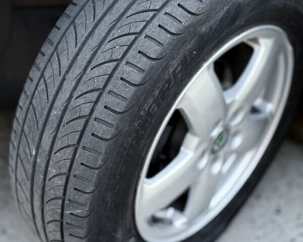 Серый Шкода Октавия, объемом двигателя 1.6 л и пробегом 208 тыс. км за 5900 $, фото 14 на Automoto.ua