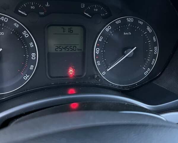 Серый Шкода Октавия, объемом двигателя 1.8 л и пробегом 254 тыс. км за 5700 $, фото 1 на Automoto.ua