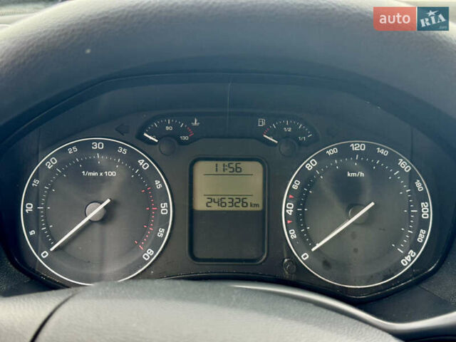 Сірий Шкода Октавія, об'ємом двигуна 2 л та пробігом 246 тис. км за 5999 $, фото 35 на Automoto.ua