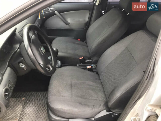 Серый Шкода Октавия, объемом двигателя 1.6 л и пробегом 227 тыс. км за 5400 $, фото 6 на Automoto.ua