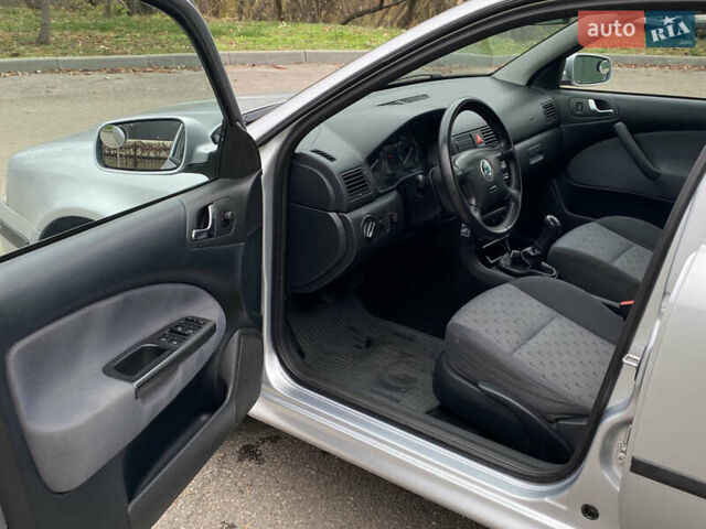 Серый Шкода Октавия, объемом двигателя 1.6 л и пробегом 275 тыс. км за 5500 $, фото 17 на Automoto.ua