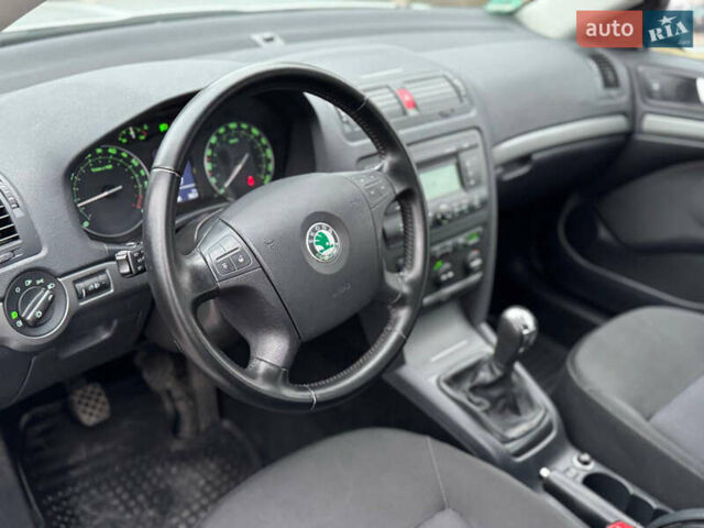 Серый Шкода Октавия, объемом двигателя 1.6 л и пробегом 190 тыс. км за 6390 $, фото 39 на Automoto.ua