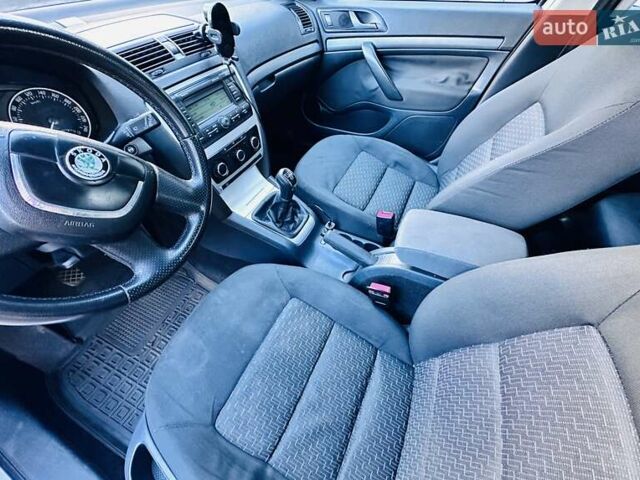 Шкода Октавия 2008 в Черкассах на Automoto.ua Серый Шкода Октавия, объемом двигателя 1.6 л и пробегом 251 тыс. км за 7200 $, фото 2 на Automoto.ua