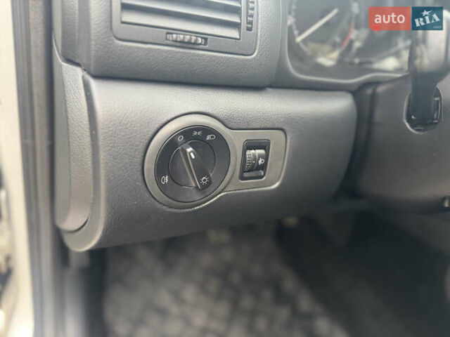 Серый Шкода Октавия, объемом двигателя 1.6 л и пробегом 235 тыс. км за 5299 $, фото 20 на Automoto.ua