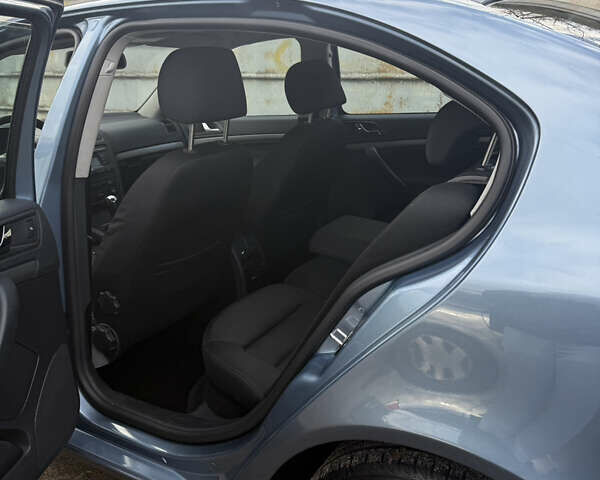 Серый Шкода Октавия, объемом двигателя 2 л и пробегом 280 тыс. км за 6900 $, фото 3 на Automoto.ua