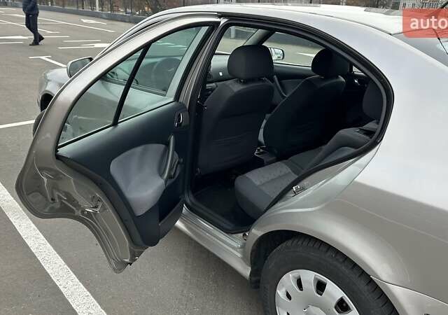 Серый Шкода Октавия, объемом двигателя 1.6 л и пробегом 188 тыс. км за 5900 $, фото 7 на Automoto.ua