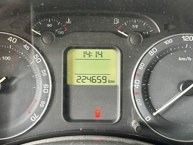 Серый Шкода Октавия, объемом двигателя 1.6 л и пробегом 224 тыс. км за 7200 $, фото 13 на Automoto.ua