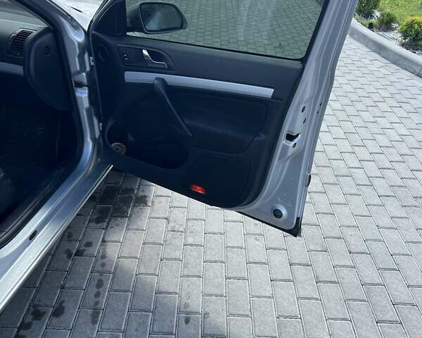 Серый Шкода Октавия, объемом двигателя 1.6 л и пробегом 350 тыс. км за 6000 $, фото 9 на Automoto.ua