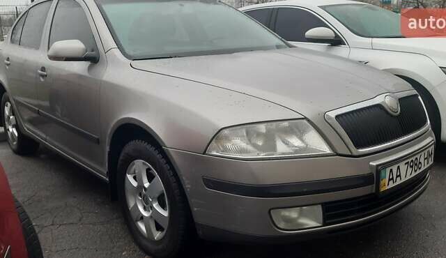 Серый Шкода Октавия, объемом двигателя 1.6 л и пробегом 247 тыс. км за 4750 $, фото 2 на Automoto.ua