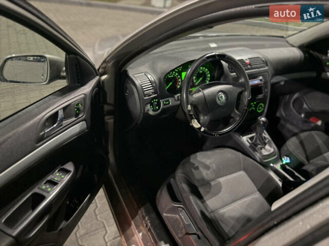 Серый Шкода Октавия, объемом двигателя 1.9 л и пробегом 300 тыс. км за 2850 $, фото 12 на Automoto.ua