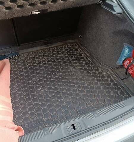 Серый Шкода Октавия, объемом двигателя 1.6 л и пробегом 204 тыс. км за 4900 $, фото 11 на Automoto.ua