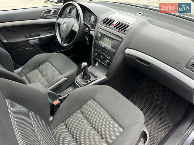 Серый Шкода Октавия, объемом двигателя 1.8 л и пробегом 190 тыс. км за 6500 $, фото 31 на Automoto.ua