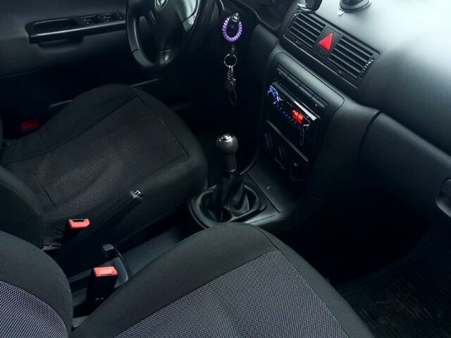 Серый Шкода Октавия, объемом двигателя 1.6 л и пробегом 226 тыс. км за 5000 $, фото 4 на Automoto.ua