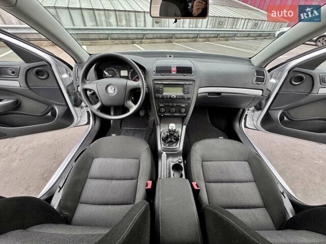 Сірий Шкода Октавія, об'ємом двигуна 2 л та пробігом 246 тис. км за 5999 $, фото 19 на Automoto.ua