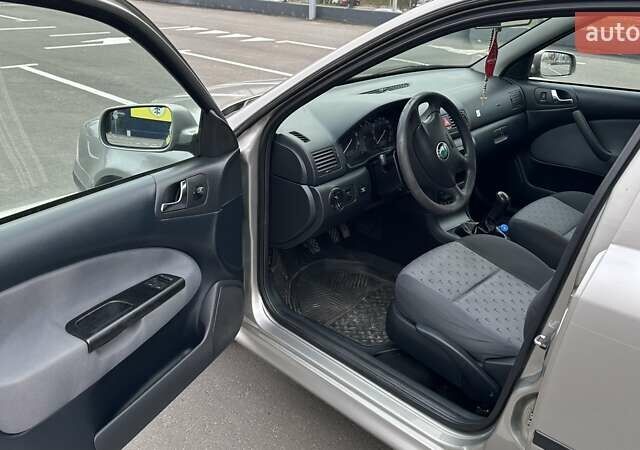 Серый Шкода Октавия, объемом двигателя 1.6 л и пробегом 188 тыс. км за 5900 $, фото 6 на Automoto.ua