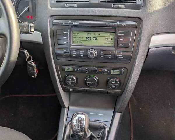 Сірий Шкода Октавія, об'ємом двигуна 1.6 л та пробігом 177 тис. км за 7250 $, фото 45 на Automoto.ua