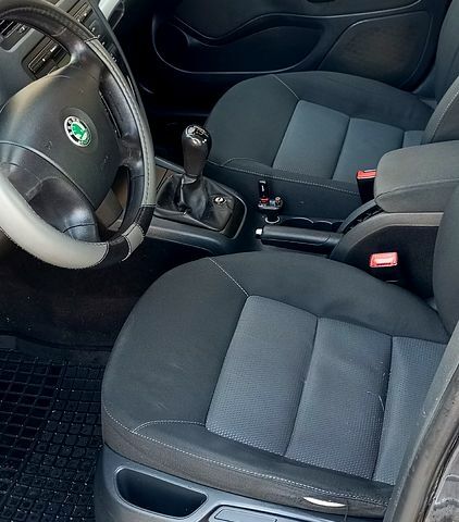 Сірий Шкода Октавія, об'ємом двигуна 1.6 л та пробігом 240 тис. км за 4228 $, фото 7 на Automoto.ua