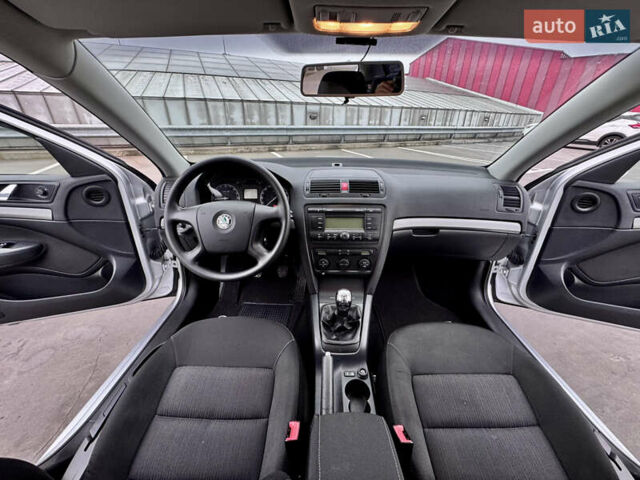 Сірий Шкода Октавія, об'ємом двигуна 2 л та пробігом 246 тис. км за 5999 $, фото 21 на Automoto.ua