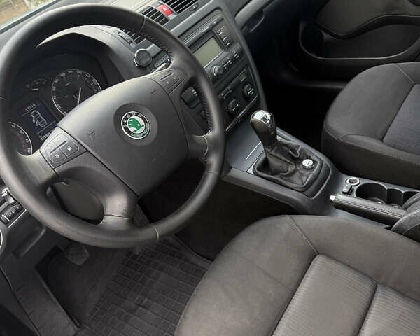 Серый Шкода Октавия, объемом двигателя 2 л и пробегом 280 тыс. км за 6900 $, фото 4 на Automoto.ua