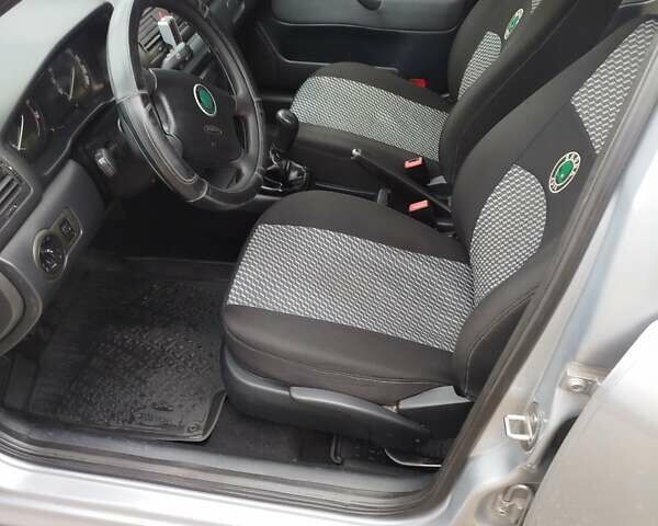 Сірий Шкода Октавія, об'ємом двигуна 1.6 л та пробігом 300 тис. км за 5300 $, фото 20 на Automoto.ua