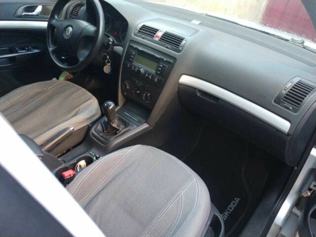 Серый Шкода Октавия, объемом двигателя 1.6 л и пробегом 100 тыс. км за 6800 $, фото 5 на Automoto.ua